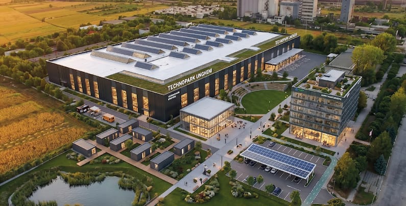 Border-Adjacent Tech & Industrial Park — visual 1